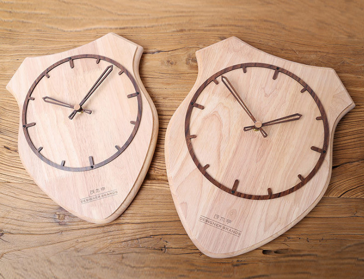 06實(shí)木創(chuàng)意木盾掛鐘 歐美風(fēng)格客廳臥室靜音時(shí)鐘表